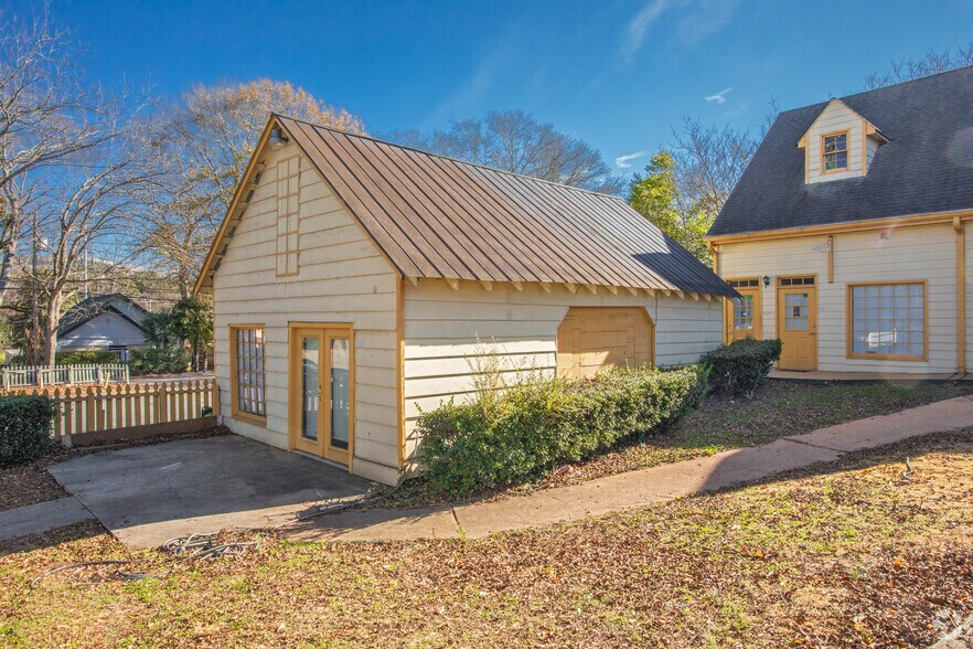 913 Main St, Stone Mountain, GA for lease - Primary Photo - Image 3 of 5