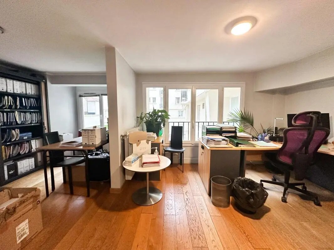 Office in Paris for lease Building Photo- Image 1 of 8