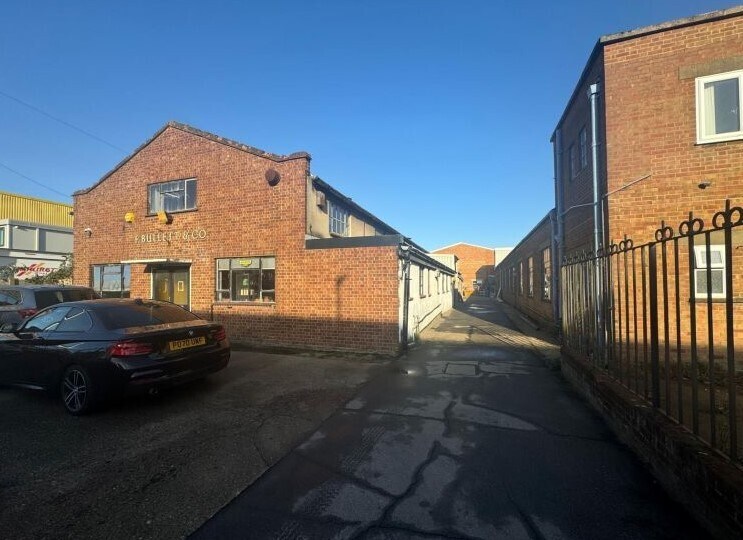 93-97 Island Farm Rd, West Molesey for sale Building Photo- Image 1 of 1