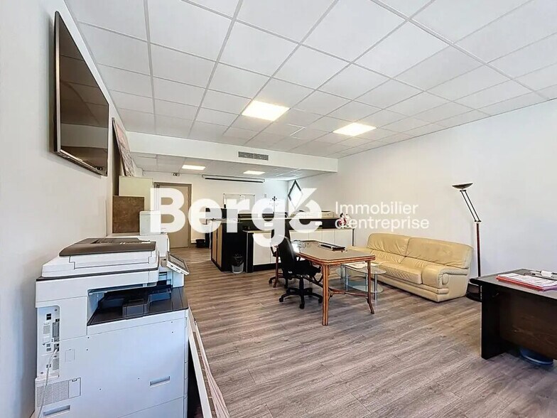 Office in Cagnes-sur-Mer for lease - Building Photo - Image 3 of 6