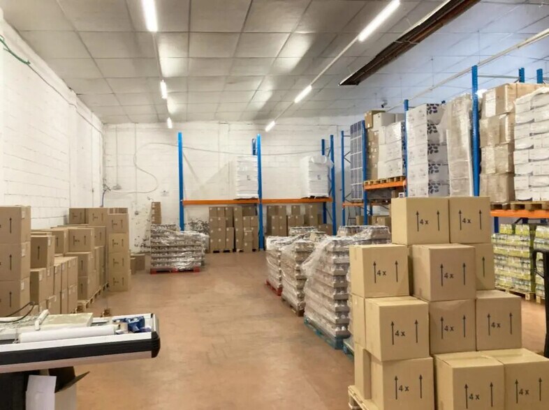 Office in Ingré for lease - Interior Photo - Image 2 of 10