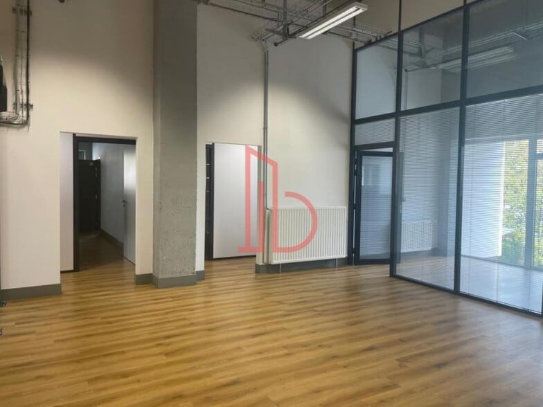 Office in Bègles for lease - Interior Photo - Image 1 of 8