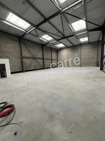 Flex in Carquefou for lease - Building Photo - Image 1 of 10