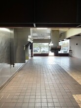 4600 Shelbyville Rd, Louisville, KY for lease Interior Photo- Image 2 of 8