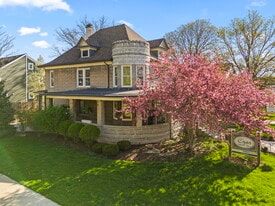 237 W Jefferson Ave, Naperville IL - Loft