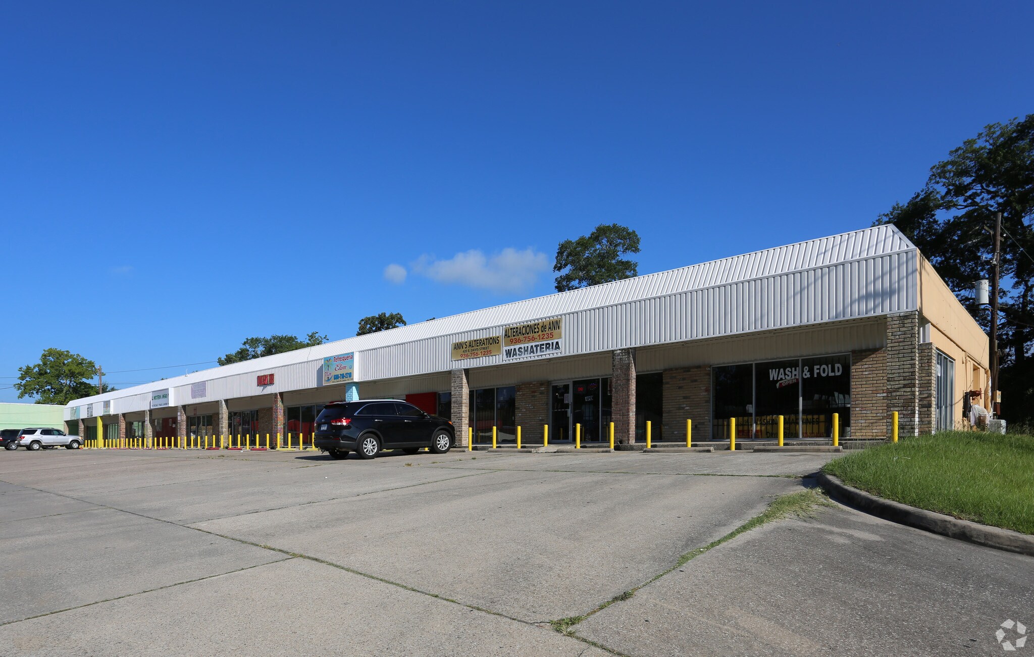 404-420 E Davis St, Conroe, TX for sale Primary Photo- Image 1 of 1