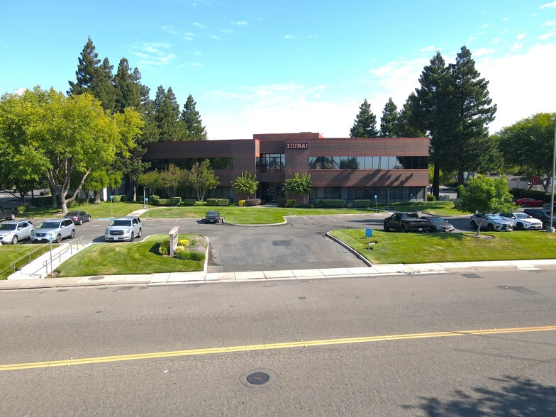 3775 N Freeway Blvd, Sacramento, CA for lease - Building Photo - Image 3 of 10