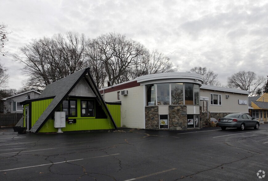 654 Metacom Ave, Warren, RI for sale - Primary Photo - Image 1 of 1