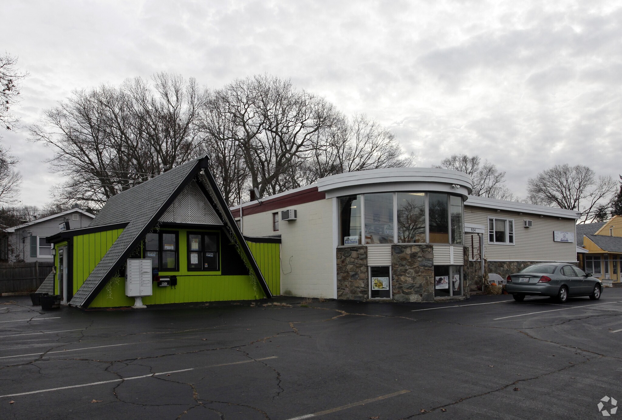 654 Metacom Ave, Warren, RI for sale Primary Photo- Image 1 of 1