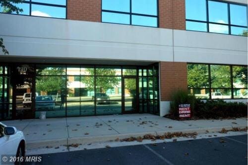43760 Trade Center Pl, Sterling, VA for lease - Building Photo - Image 2 of 11