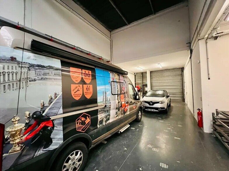 Flex in Aubervilliers for lease - Building Photo - Image 3 of 14