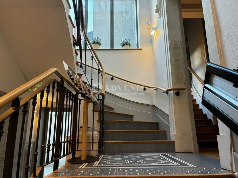 Office in Tours for lease - Building Photo - Image 2 of 7