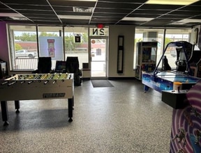 5217-5241 Shoreline Dr, Mound, MN for lease Interior Photo- Image 2 of 3