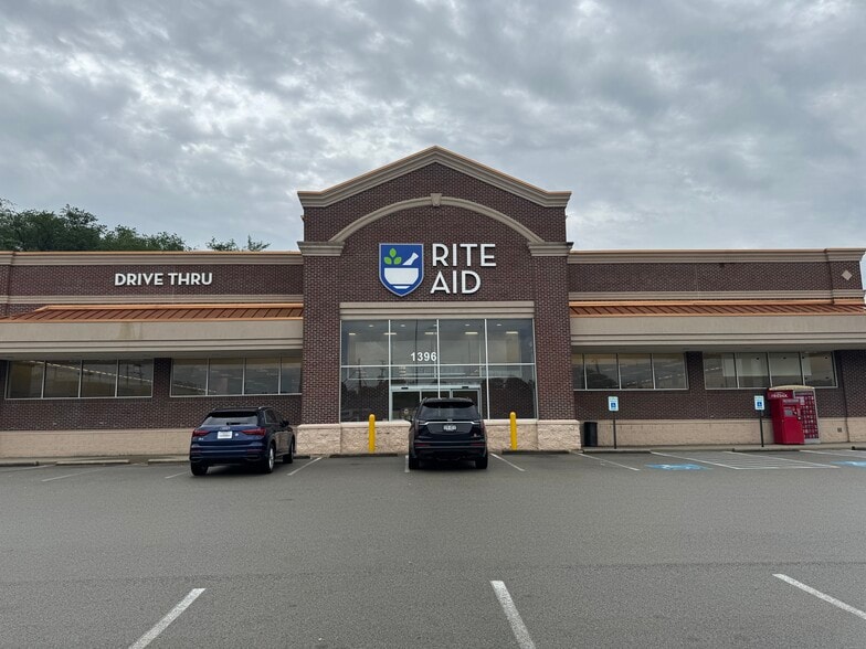 1396 W Chestnut St, Washington, PA for lease - Building Photo - Image 2 of 9