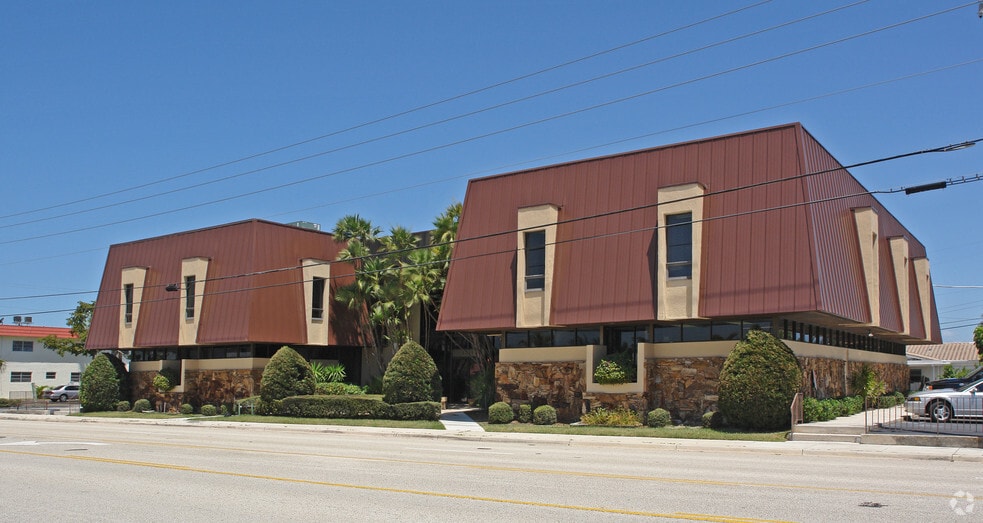 2211 E Sample Rd, Lighthouse Point, FL for sale - Primary Photo - Image 1 of 1