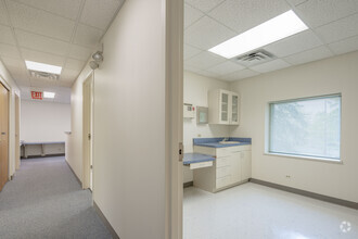 150 W Half Day Rd, Buffalo Grove, IL for lease Interior Photo- Image 2 of 3