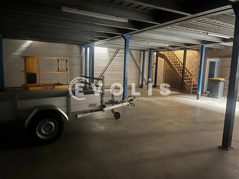 Office in Gleizé for lease - Interior Photo - Image 2 of 7