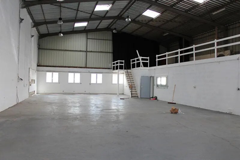 Flex in Carquefou for lease - Building Photo - Image 2 of 5