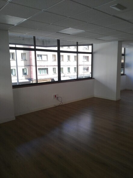 Office in Cáceres for lease - Building Photo - Image 2 of 7