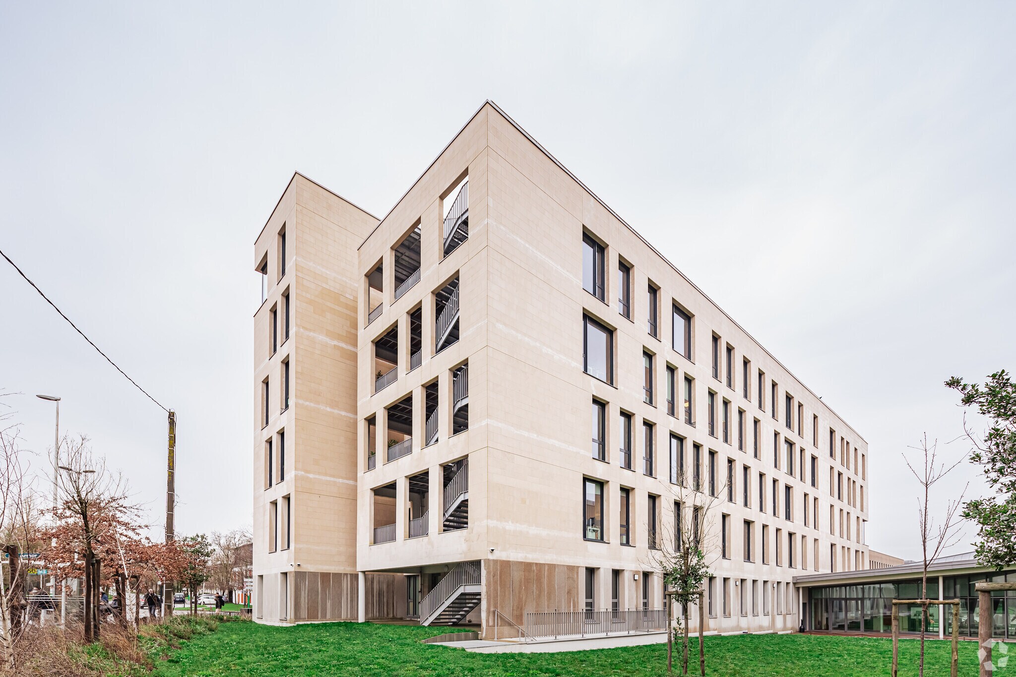 4 Rue Edith Piaf, Saint-Herblain for sale Primary Photo- Image 1 of 25