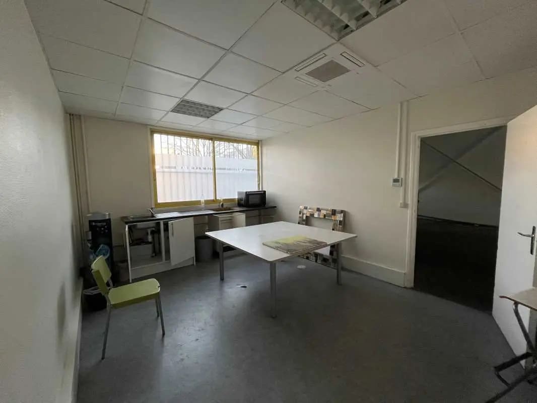 240 Rue Helene Boucher, Buc for lease Interior Photo- Image 1 of 5