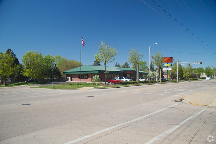 1402 Liberty Ave, Beloit, WI for lease - Primary Photo - Image 3 of 6