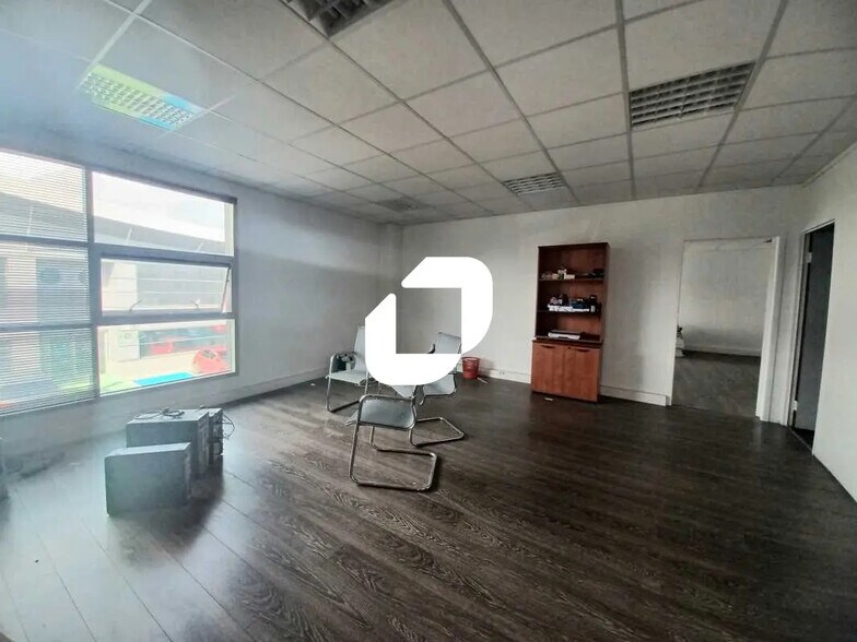 Office in Floirac for lease - Interior Photo - Image 3 of 11