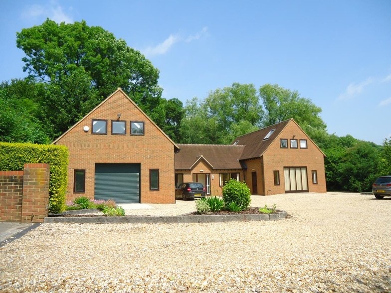 Frog Ln, Basingstoke for sale - Primary Photo - Image 1 of 1