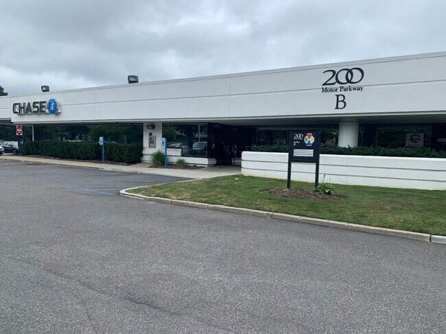 Office in Hauppauge, NY for sale - Building Photo - Image 1 of 1