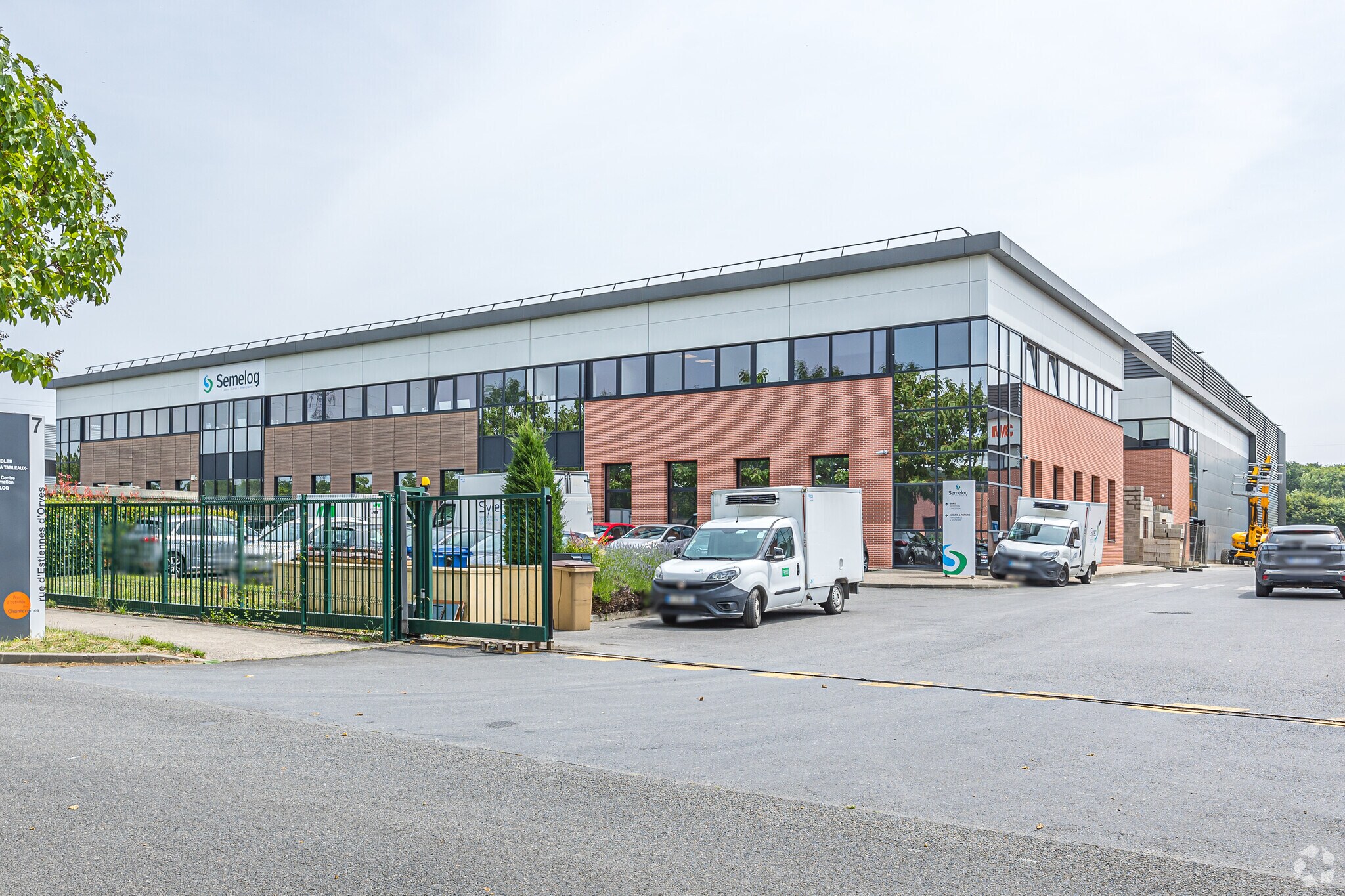 7 Rue Du Commandant D'estienne D'orves, Villeneuve-la-Garenne for lease Primary Photo- Image 1 of 5