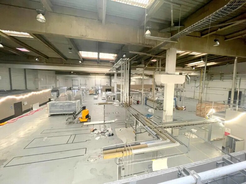 Office in SAINT-OUEN-L'AUMONE for lease - Interior Photo - Image 2 of 13