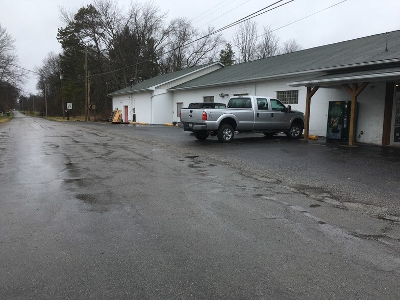 2362 S Canal St, Newton Falls, OH 44444 Retail For Sale