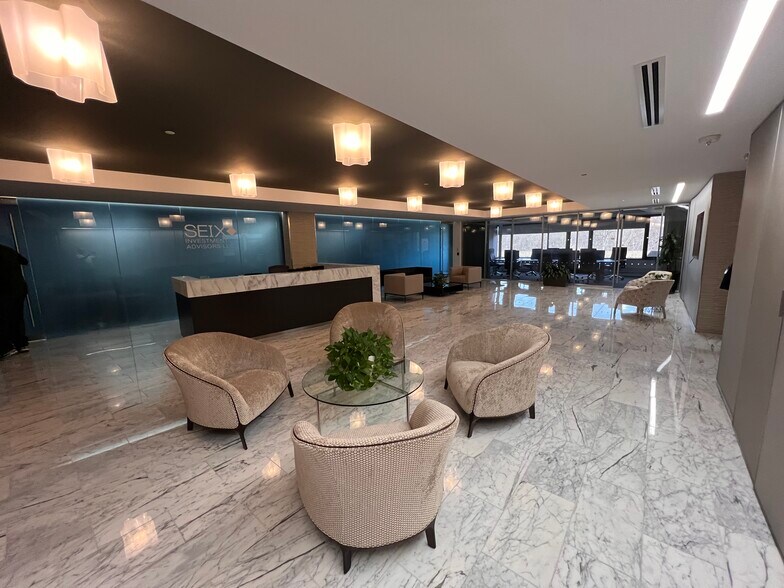 1 Maynard Dr, Park Ridge, NJ for lease - Interior Photo - Image 2 of 17