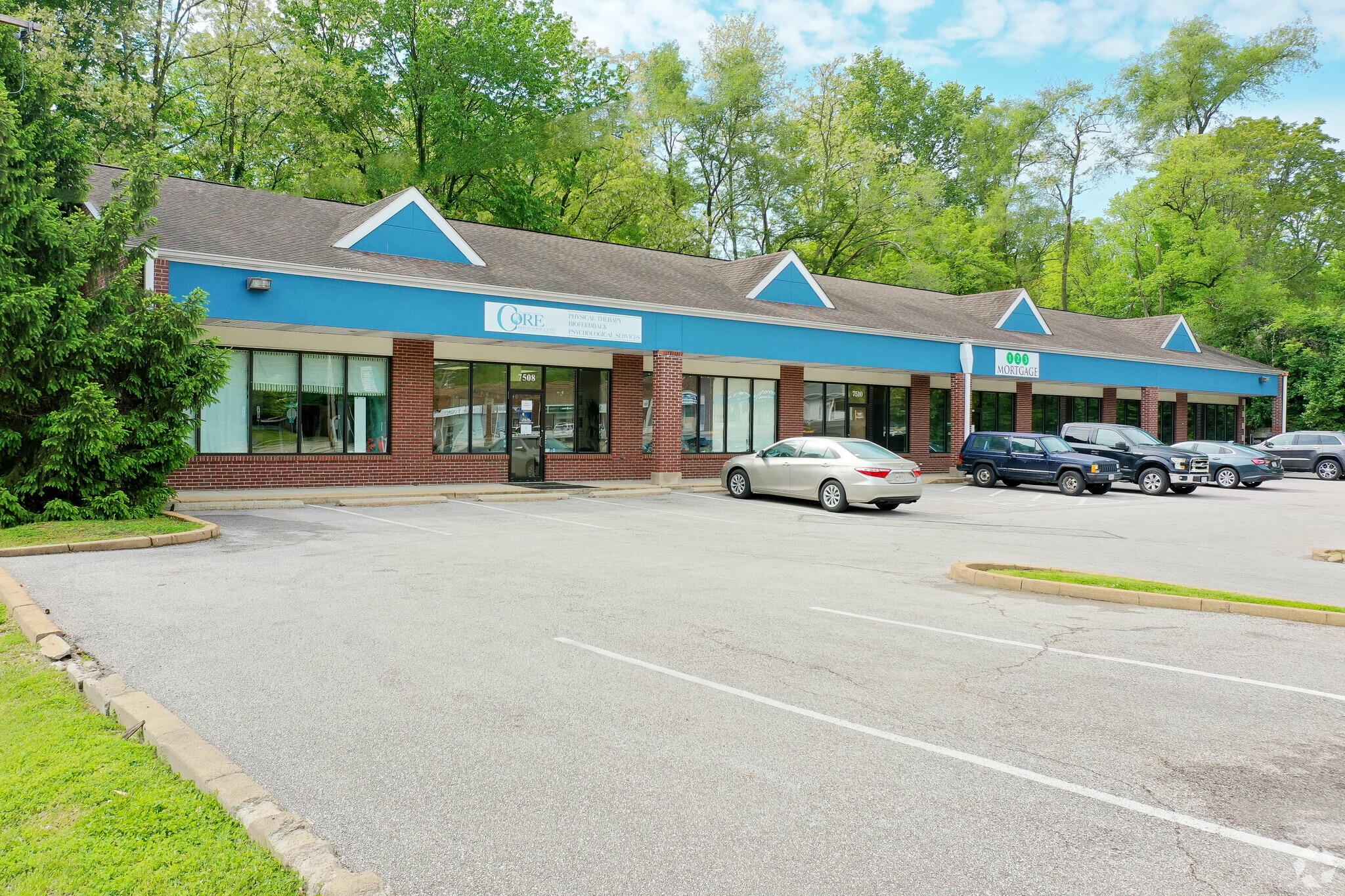 7508-7514 Big Bend Blvd, Shrewsbury, MO for lease Building Photo- Image 1 of 9