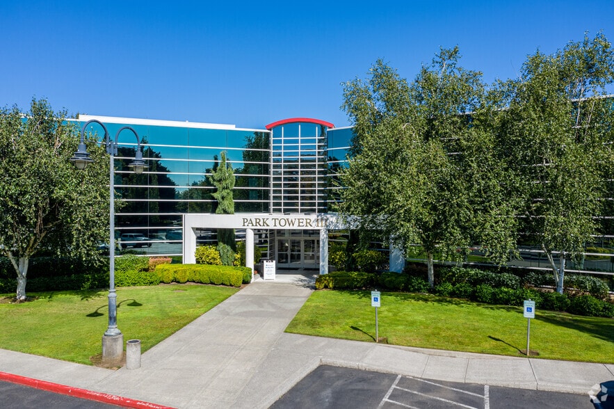 222 NE Park Plaza Dr, Vancouver, WA for lease - Building Photo - Image 1 of 6