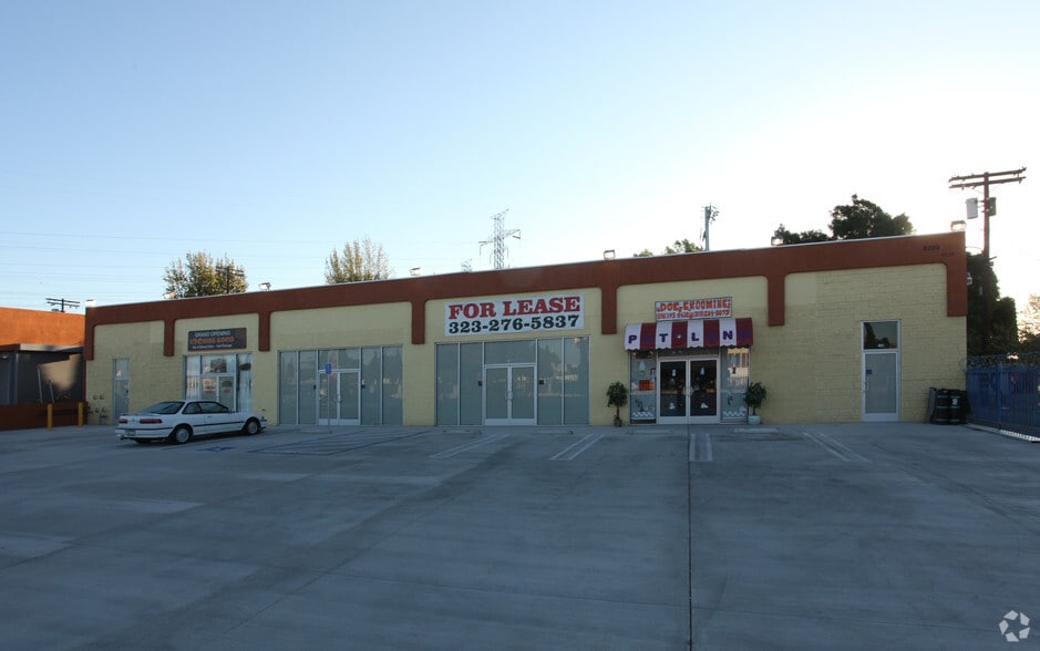 8220 Coldwater Canyon Ave, North Hollywood, CA for lease - Building Photo - Image 3 of 4