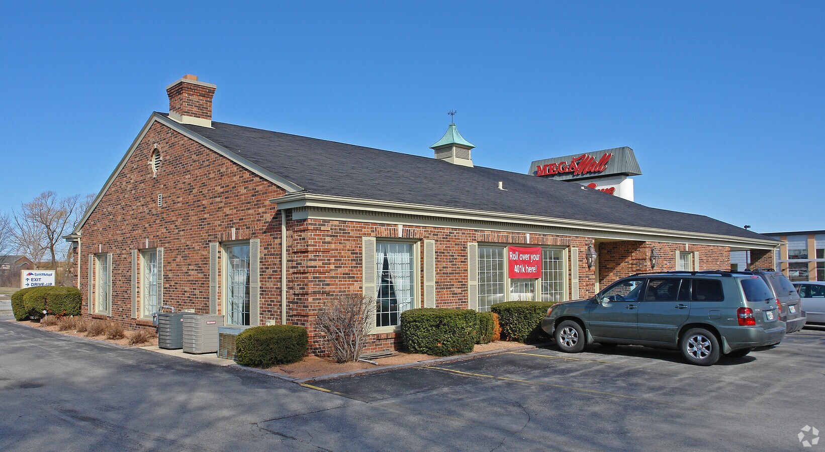 8780 S Howell Ave, Oak Creek, WI 53154