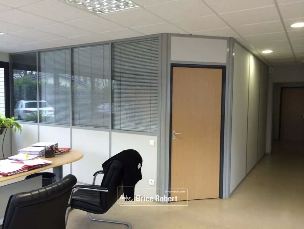 Industrial in Limonest for lease Interior Photo- Image 1 of 4