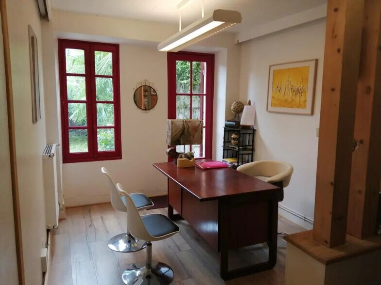 Retail in Bergerac for sale - Interior Photo - Image 2 of 4