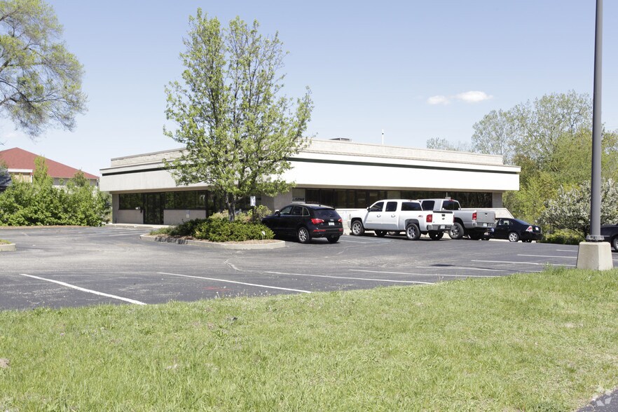 4582 West River Dr NE, Comstock Park, MI 49321