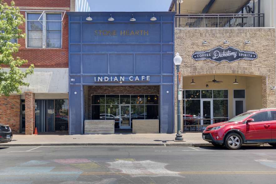 506 Austin Ave, Waco, TX for lease - Building Photo - Image 1 of 31