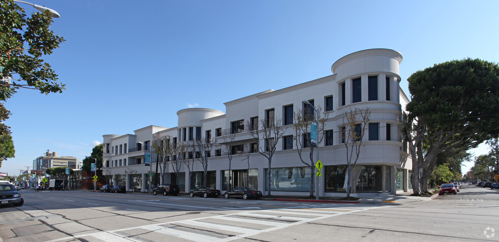 8900-8920 Beverly Blvd, West Hollywood, CA for lease - Building Photo - Image 2 of 8