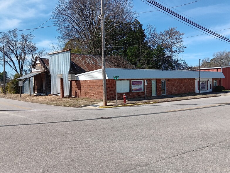 101 N Main St, Lucama, NC for sale - Primary Photo - Image 1 of 7