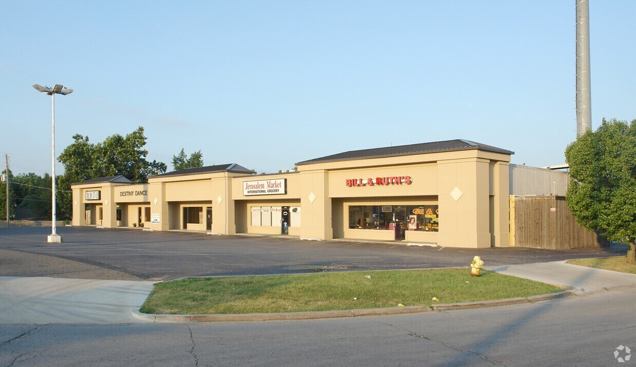 6124 E 51st Pl, Tulsa, OK for lease Building Photo- Image 1 of 5