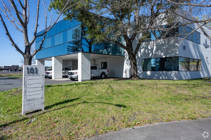 181 Lynch Creek Way, Petaluma, CA for lease - Building Photo - Image 3 of 9