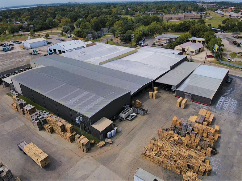 600 S Main St, Baytown, TX for lease - Building Photo - Image 1 of 34