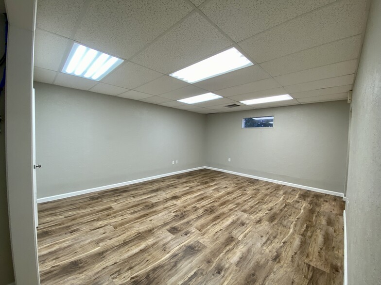 3625-3695 Calder Ave, Beaumont, TX for lease - Building Photo - Image 3 of 8