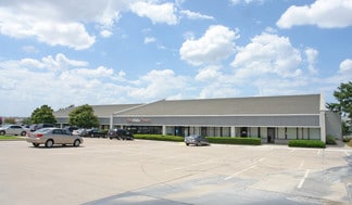More details for 6833-6869 Green Oaks Rd, Fort Worth, TX - Retail for Lease