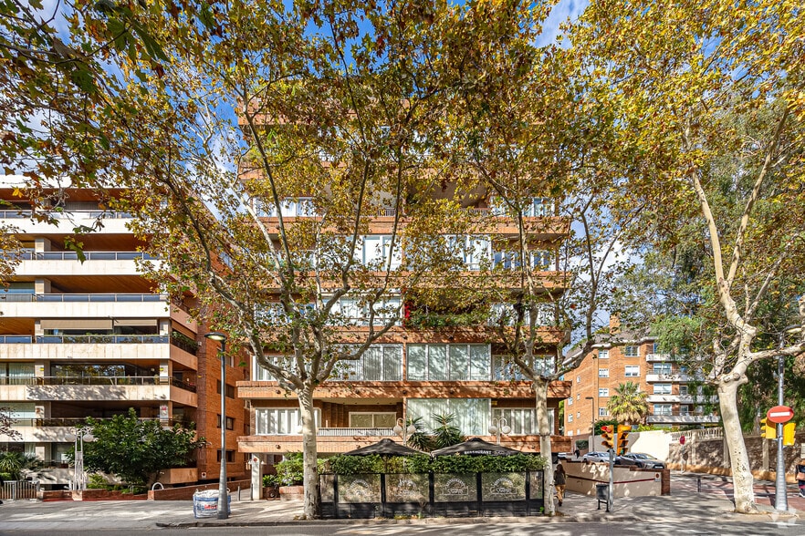 Office/Medical in Barcelona, Barcelona for lease - Primary Photo - Image 1 of 2