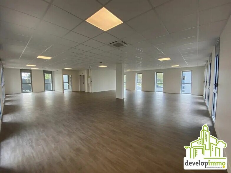 Office in Bretteville-sur-Odon for lease - Interior Photo - Image 3 of 8